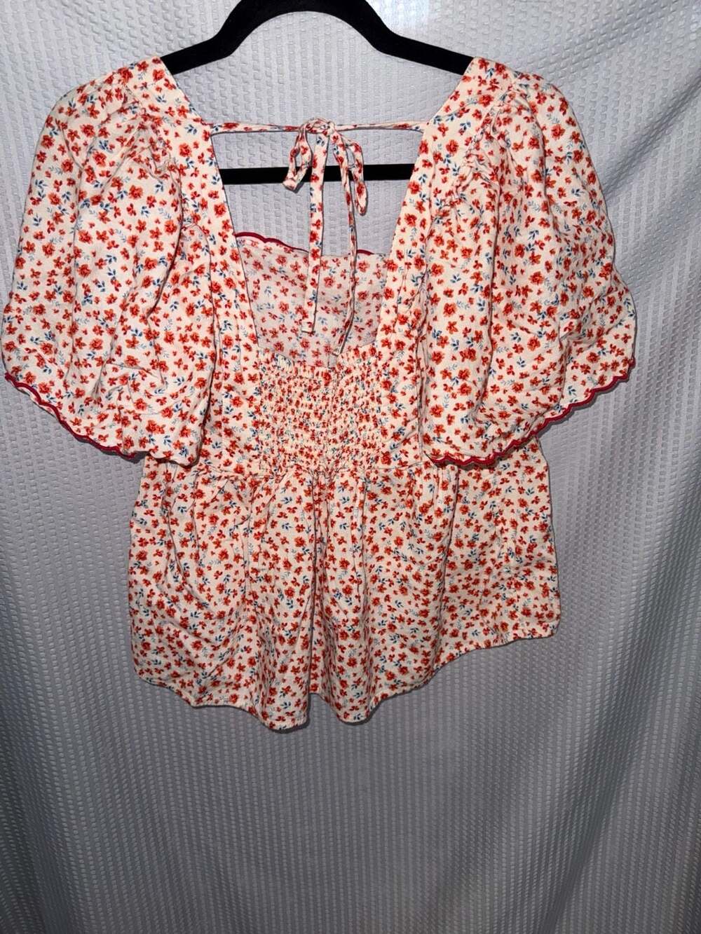 Old Navy Floral Smocked-Back Peplum Top with Scalloped Trim - Picture 2 of 3